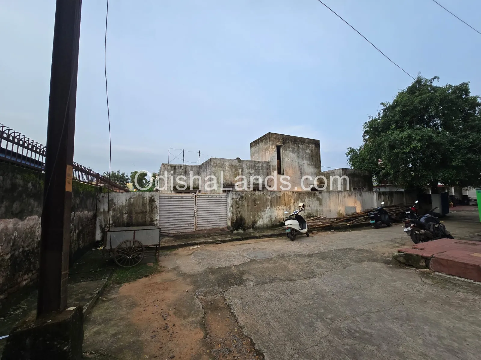 4000 sqft semi commercial Ga plot for sal ein Jaydev vihar square.