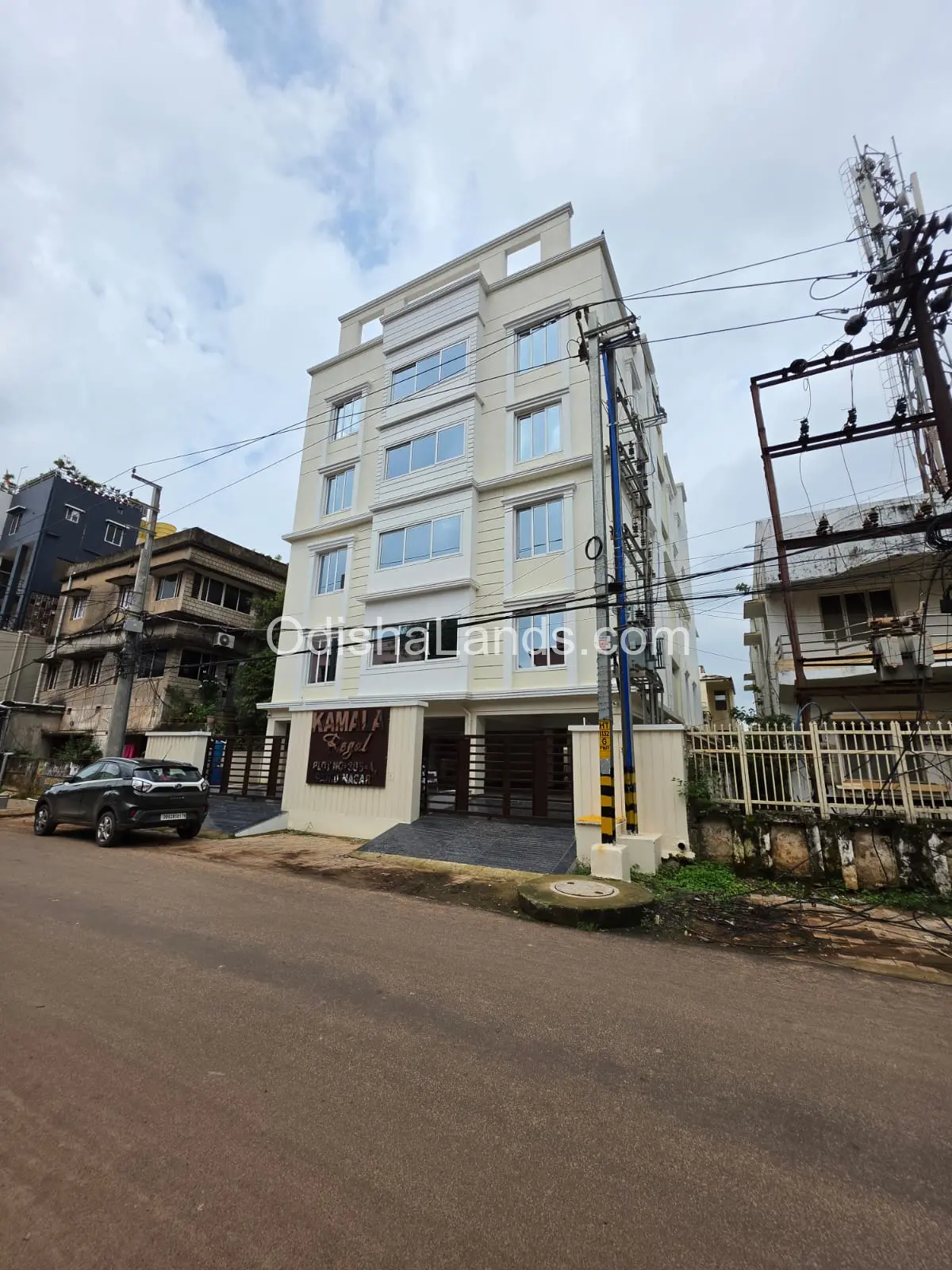 4000 sqft GA plot brand new building for sale in saheed nagar.